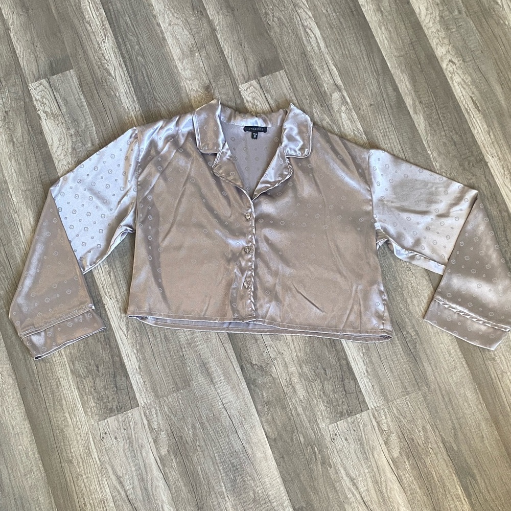❤️ 3/$15 Chic Silver Satin Pajama Top - Picture 2 of 2